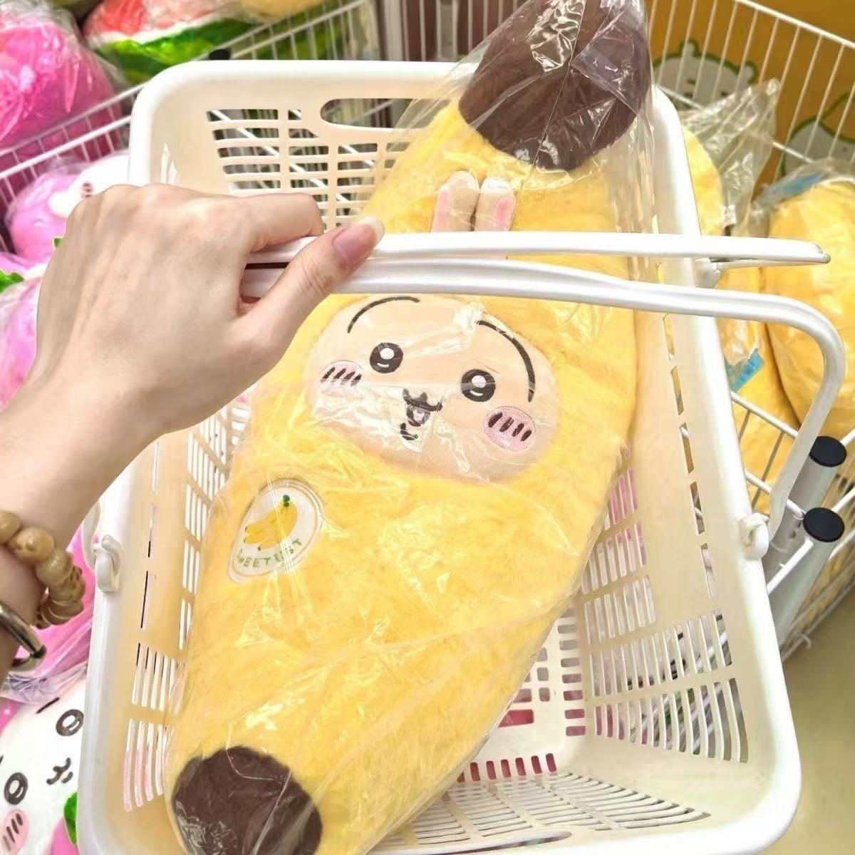 Popular Chiikawa Fruit Banana  - đánh giá và giá Throw Pillow