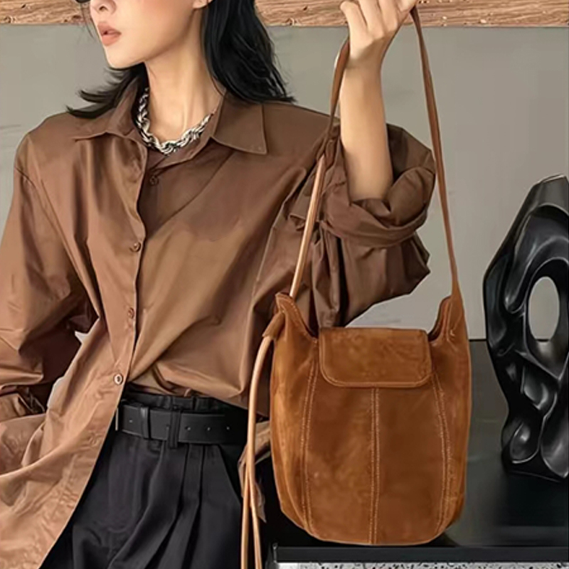 Frosted Suede Bucket Bag Pumpk - đánh giá và giá Interior Design High End